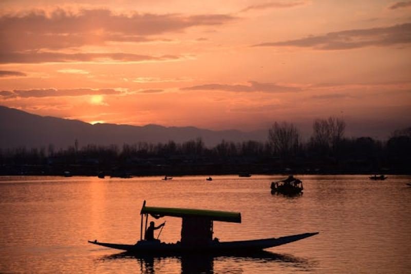Kashmir 6 Nights 7 Days Packege Tour