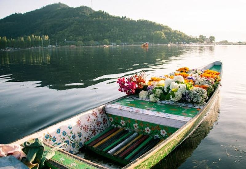 Kashmir 6 Nights 7 Days Packege Tour
